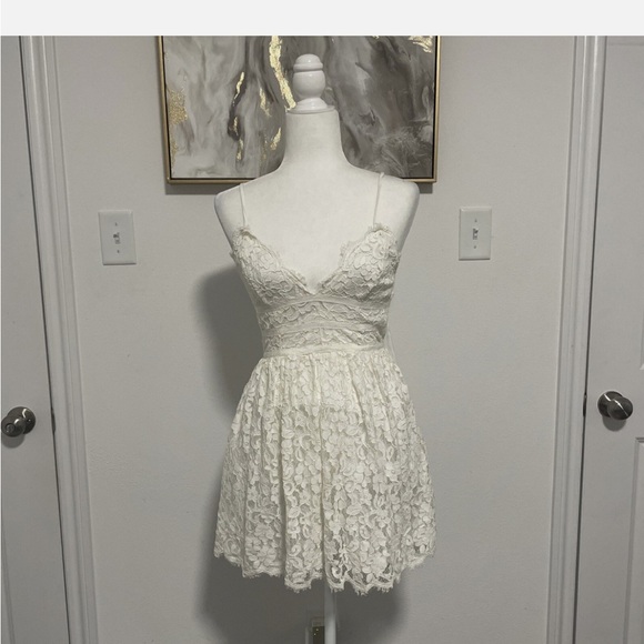 NBD Give It Up Lace Dress Size Small - Picture 3 of 9
